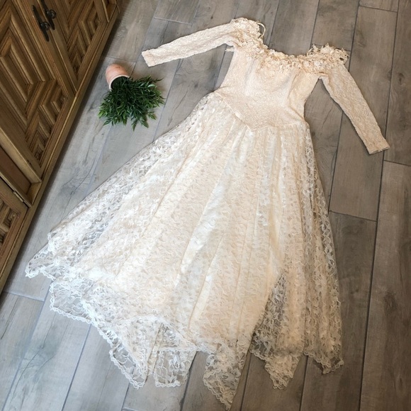 Florencia fume vintage 80s lace gown. - Picture 2 of 9